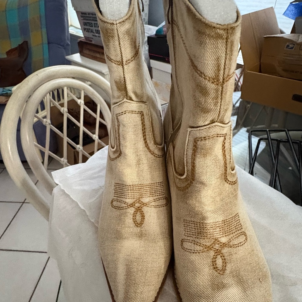 New FRIENDS Cream and Brown Ankle Boots